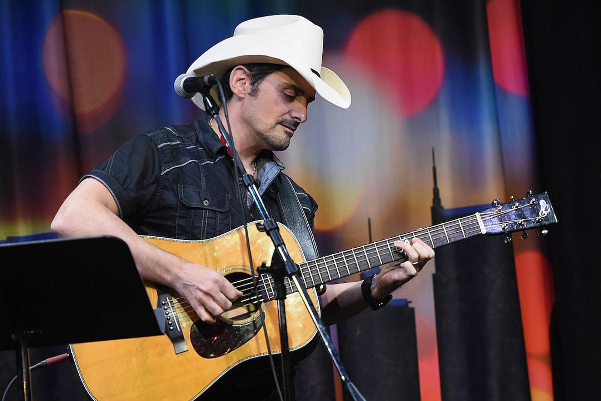 Brad Paisley live performance